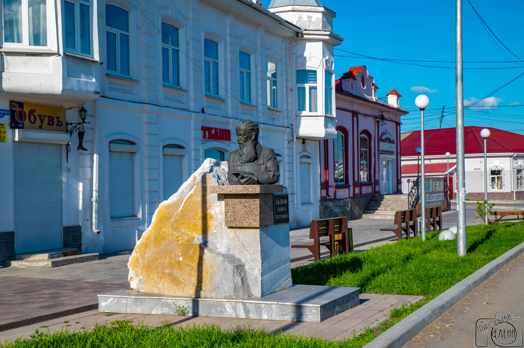 Памятник П.П. Бажову (2).jpg