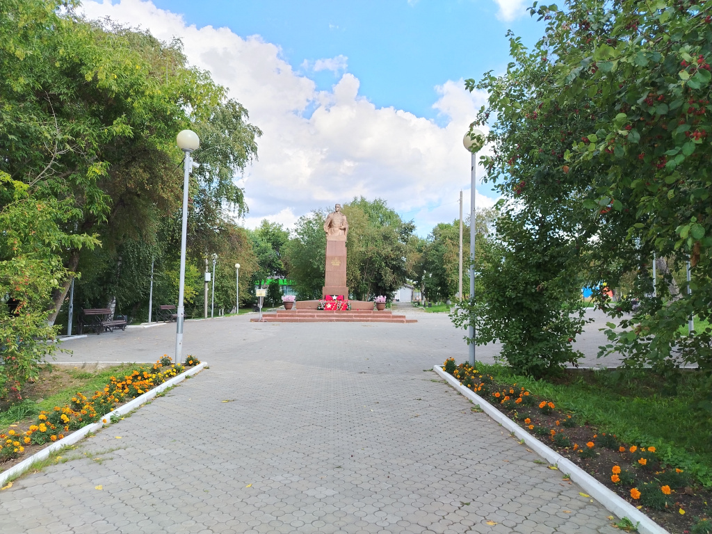 Сквер Кузнецова 2.jpg